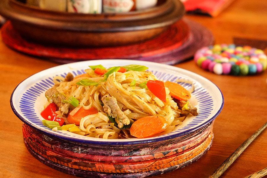 Nouilles chinoises au porc et légumes asiatiques - 5 ingredients 15 minutes
